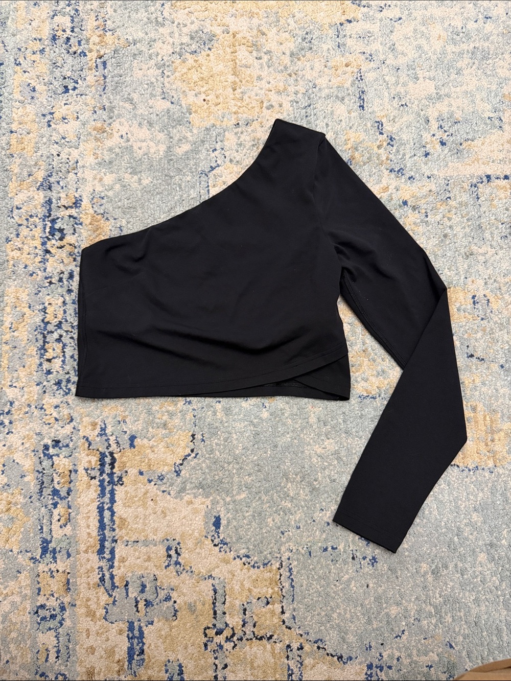 lululemon athletica One-Shoulder Long Sleeve Crop Top with built in bra size M